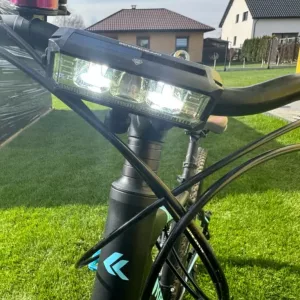 Luce impermeabile per bicicletta ricevuta dal cliente J****a.