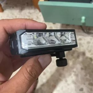 Luce impermeabile per bicicletta ricevuta dal cliente D***y.