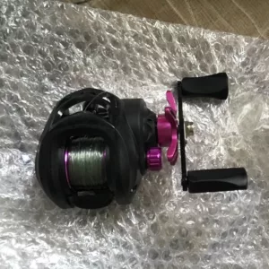 Mulinello da pesca Baitcasting ricevuto dalla cliente Sophia Martinez.